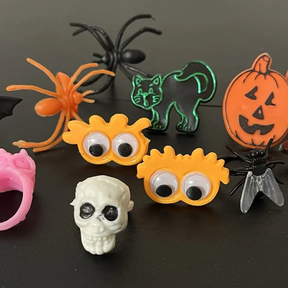 Vintage Halloween Ring Lot Plastic Jack O Lantern Black Cat Skull Witch Fingers